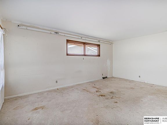 4th image of 530 Brookside Dr