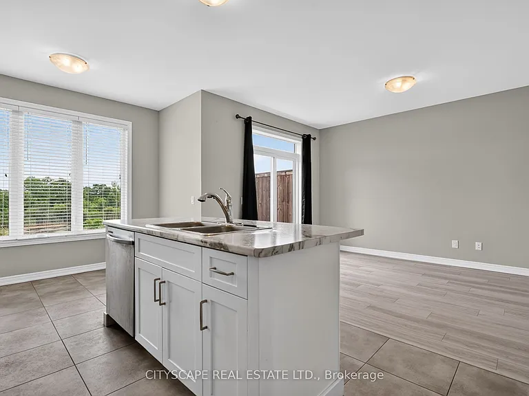 27 Lamb Cres — Photo 21