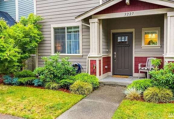 3rd image of 3227 15th Way SE