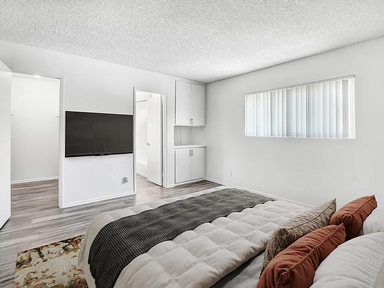 Gilmore Apartments - Van Nuys — Photo 60