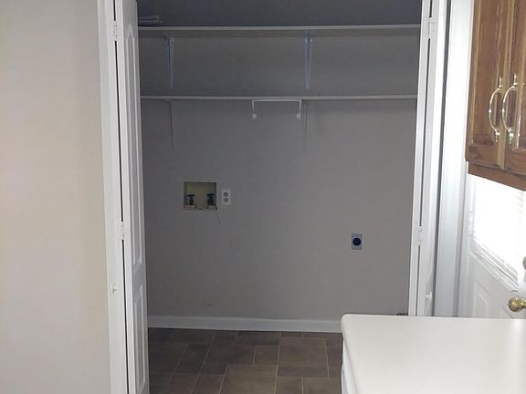 washer dryer room