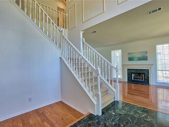 4th image of 2121 Columbia Dr