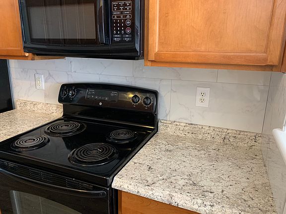 4th image of 526 E Iredell Ave