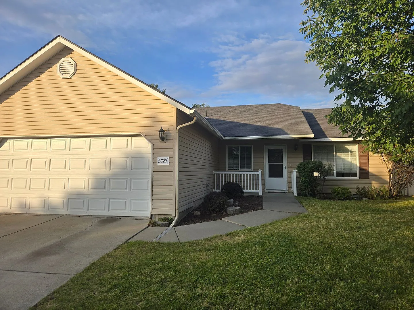 Charming 3 Bedroom 2 Bath Home in Woodbridge — Photo 2