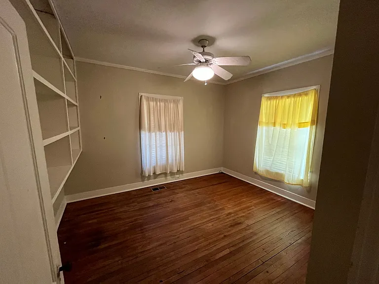 1511 N Main St — Photo 16