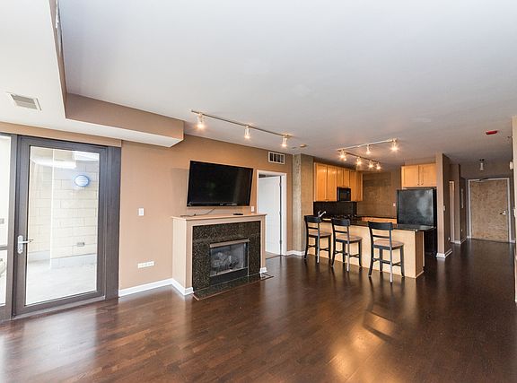 2nd image of 1212 N Wells St APT 1102