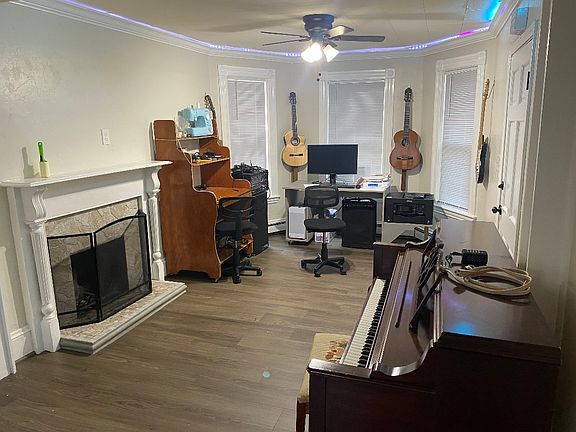 5th image of 158 Crest Ave #1