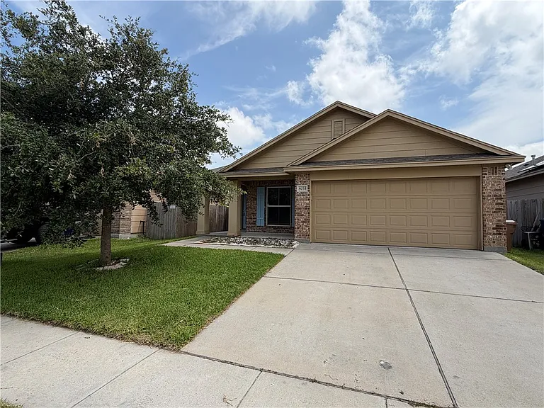 8033 Cormorant Dr — Photo 1
