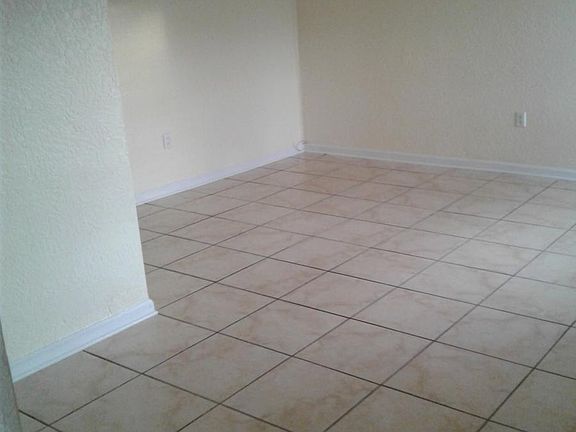 2nd image of 1029 Park Dr APT 25
