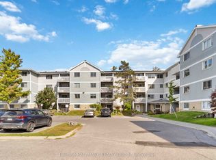 218 Viewmount Dr #400, Ottawa, ON K2E7X5