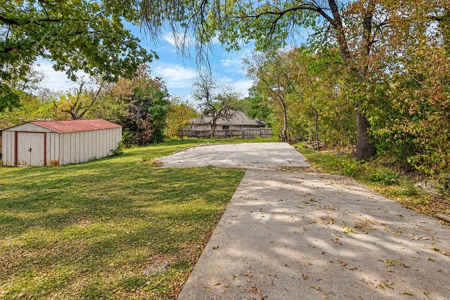 3 bed, 1.0 bath, 1170 sqft, $2,100 — Photo 4
