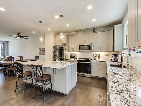 2nd image of 5004 Oakmoore Dr