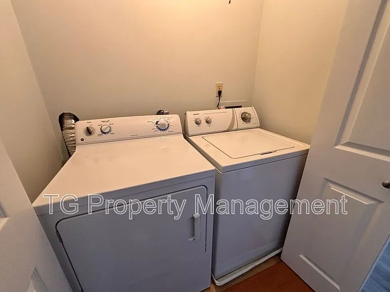 154 Governor St — Photo 20