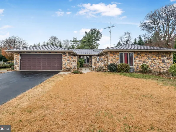 1711 Mount Aetna Rd, Hagerstown, MD 21742