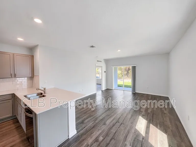 982 Commons Way — Photo 2