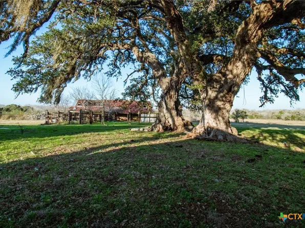 293 County Road 460, Edna, TX 77964