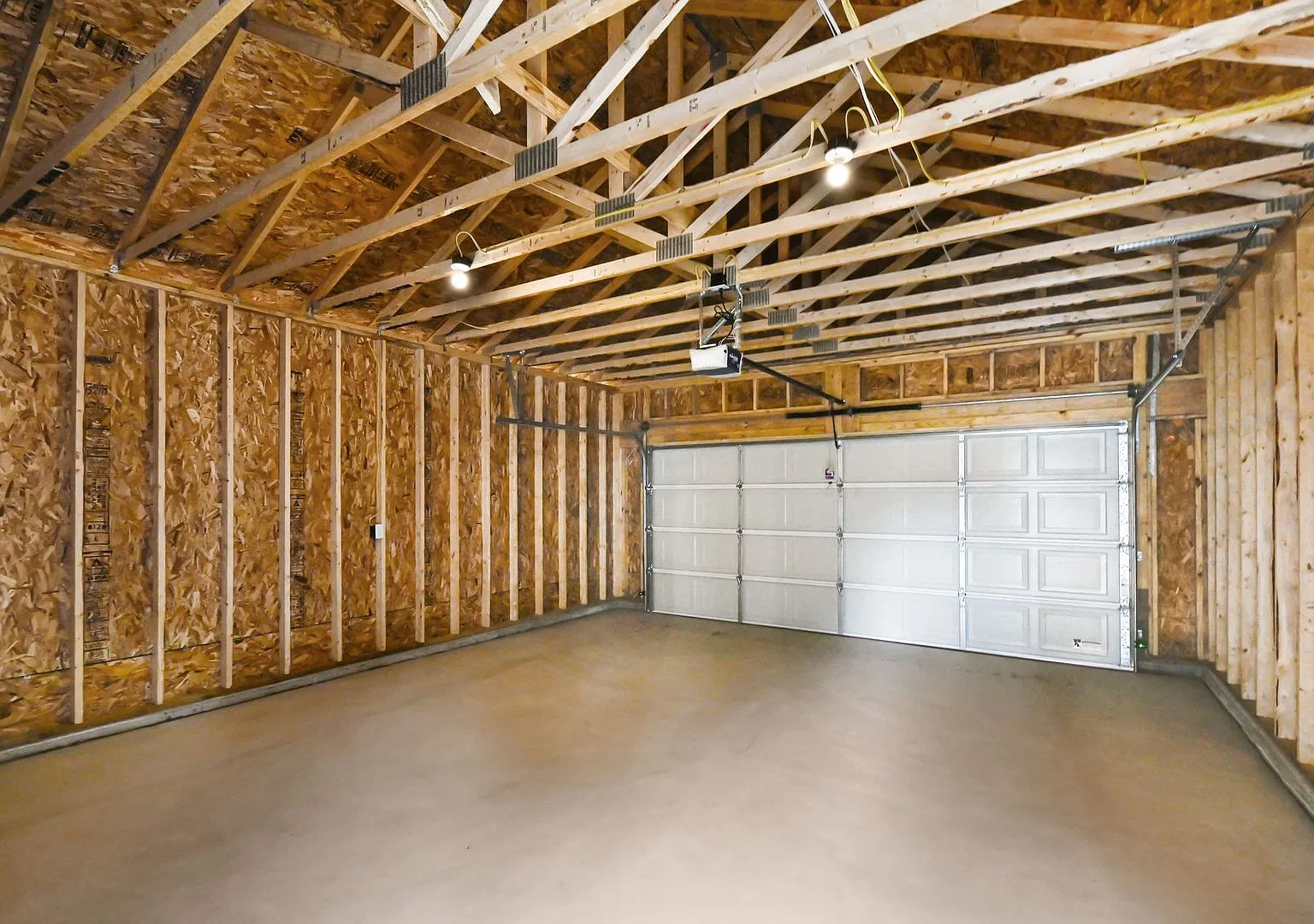 1 Month FREE Rent! Applied to Your First Full Month. Terms & Conditions Apply. — Photo 4