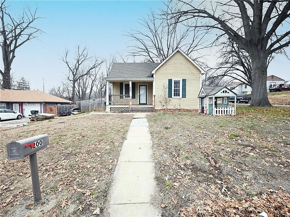 1st image of 200 S 12th St