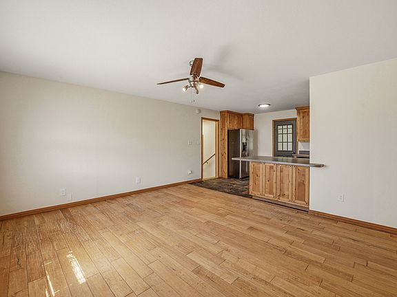 5th image of 600 E 3rd St