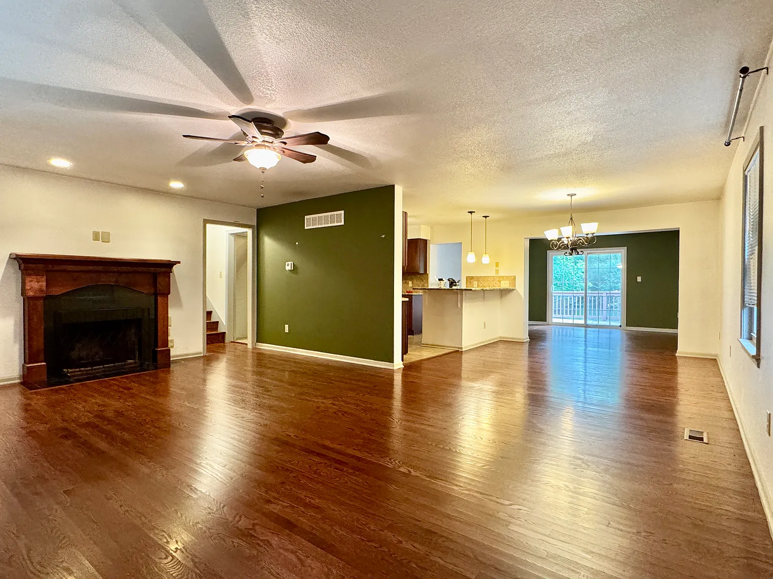 3 bed, 2307 sqft, $2,600 — Photo 4