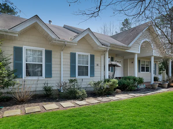 https://photos.zillowstatic.com/fp/123842bb796f005136effb9f9ddb3bc6-p_e.webp