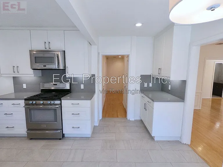 10749 Wellworth Ave — Photo 13