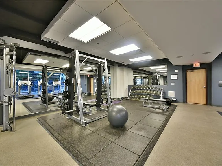 400 W Peachtree St NW #711 — Photo 32