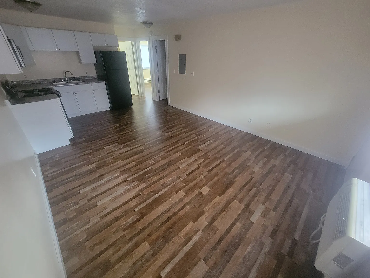 2 bed, 750 sqft, $1,300 — Photo 2