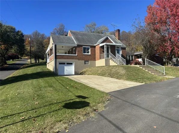 33 Bethlehem St, Fredericktown, PA 15333