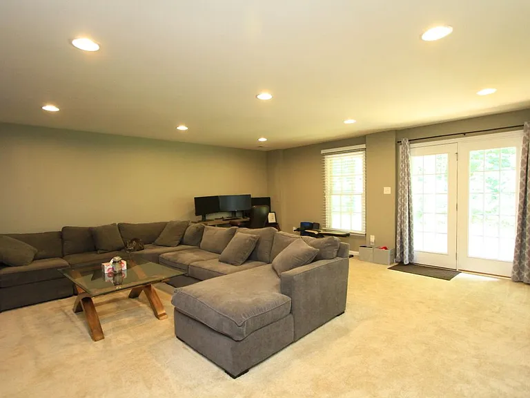 129 Parkway Ct — Photo 14