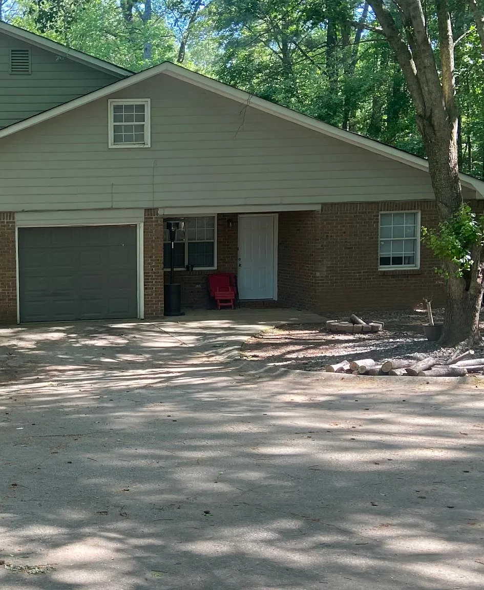 1987 Oakwood Dr — Photo 1