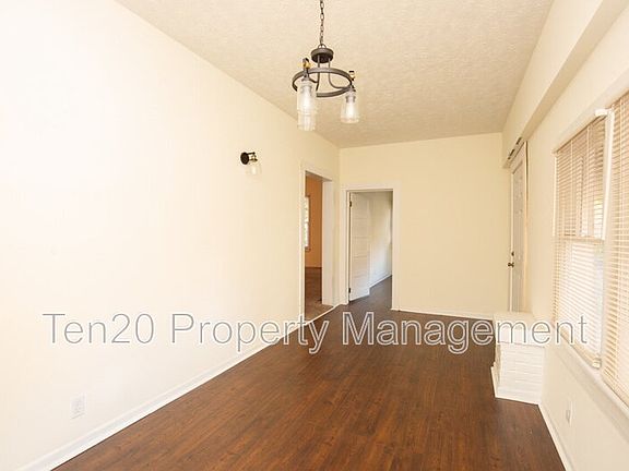 4th image of 2111 Summerville Rd