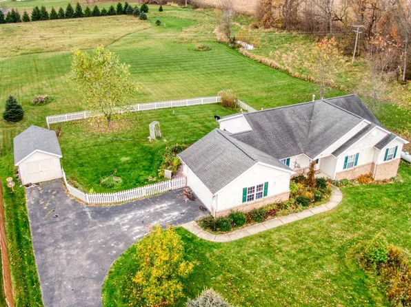 9955 Iosco Rd, Fowlerville, MI 48836