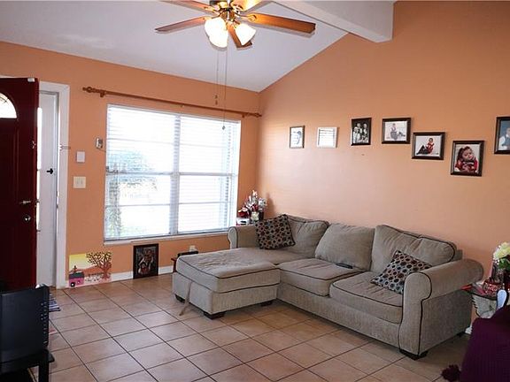 5th image of 102 Astor Ct