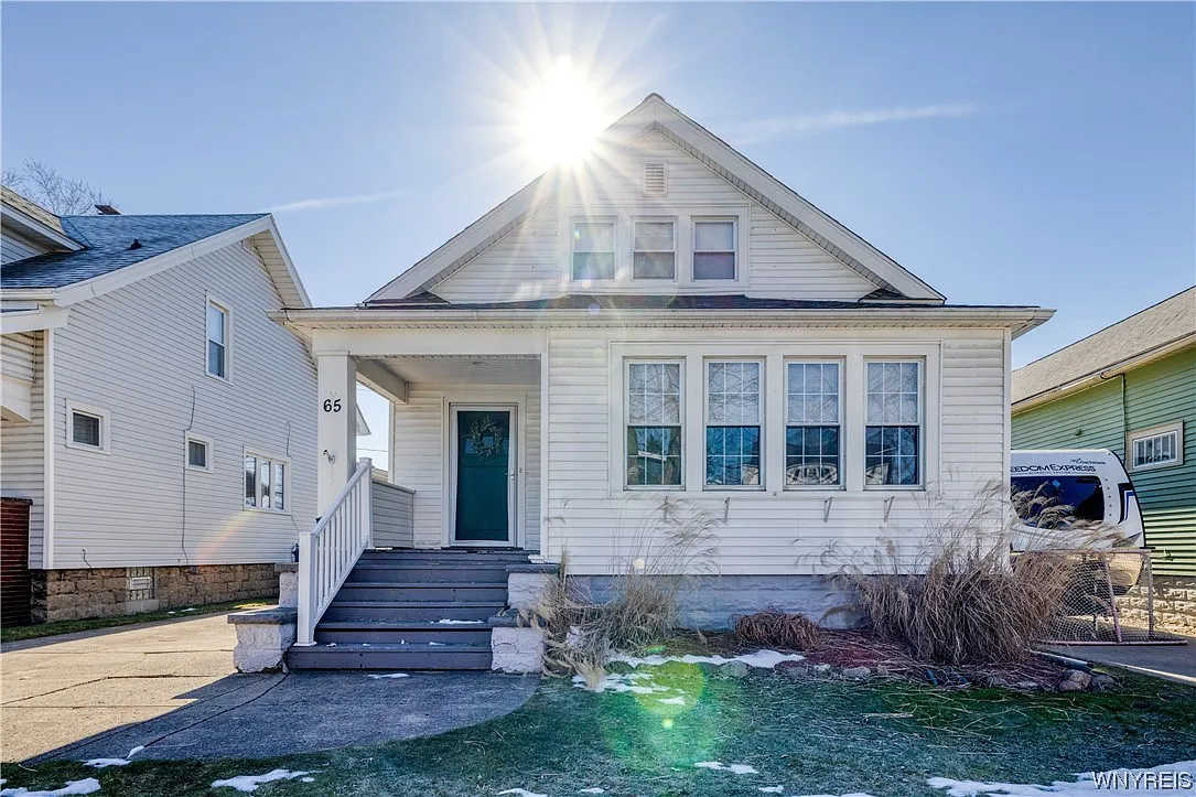 65 Oakhurst Ave photo 1