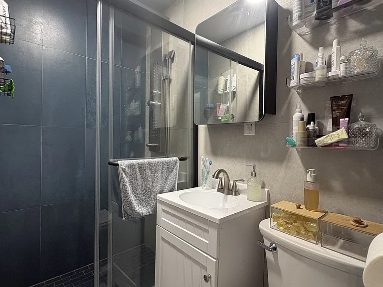 254 W 15th St #2C — Photo 7