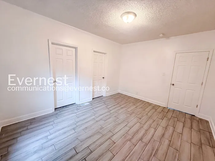 1402 Avenue E — Photo 16