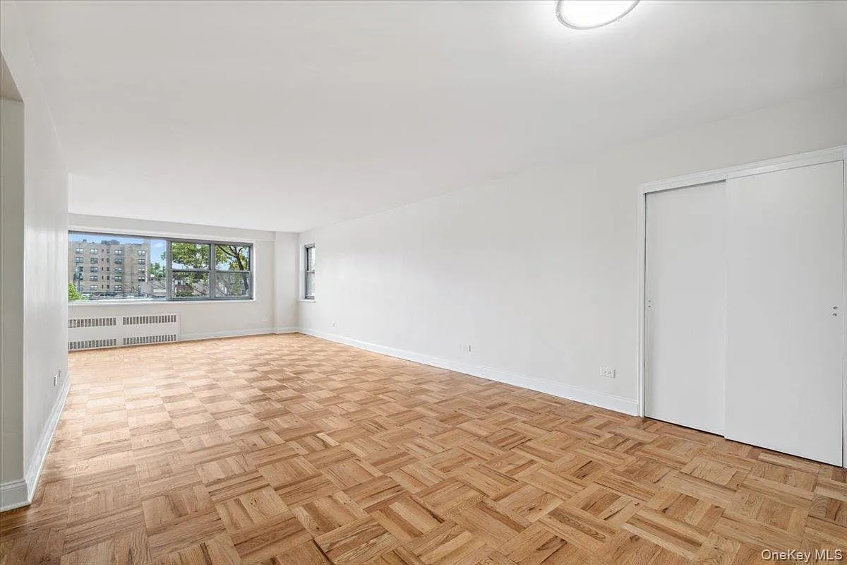 1 bed, 1.0 bath, 1004 sqft, $3,850 — Photo 2