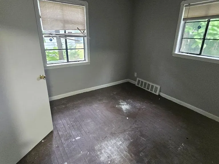 14205 Sylvia Ave — Photo 11