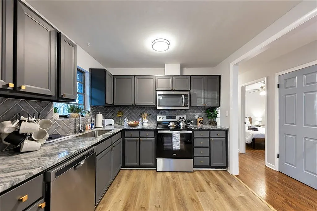 4 bed, 2.0 bath, 2150 sqft, $5,500 — Photo 4