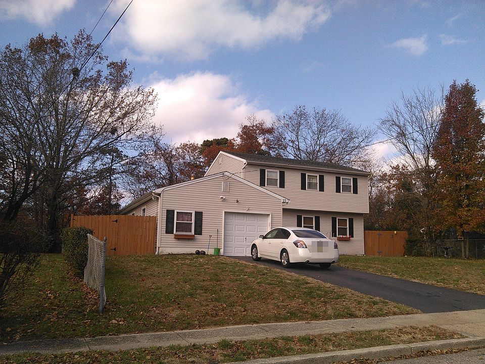2nd image of 23 Cedar Hill Ln