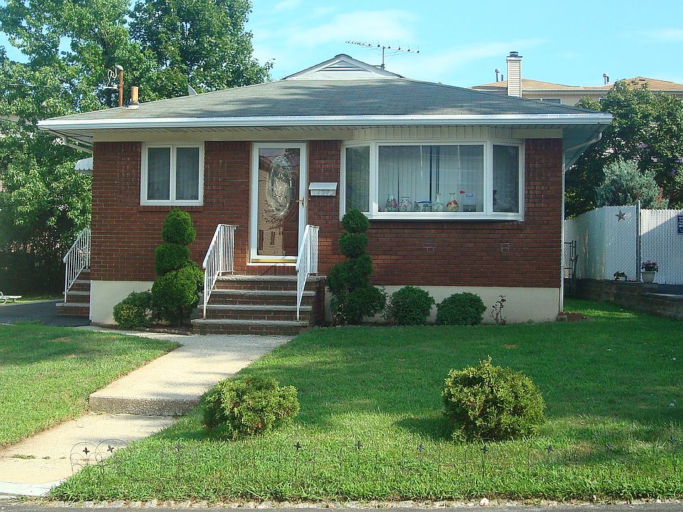 1st image of 124 Saint Johns Ave