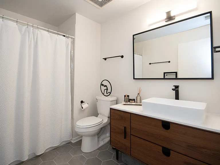 931 W Van Buren St #422 — Photo 8