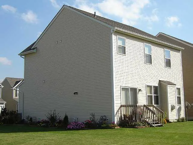 3 bed, 2.5 bath, 1923 sqft, $2,699 — Photo 3