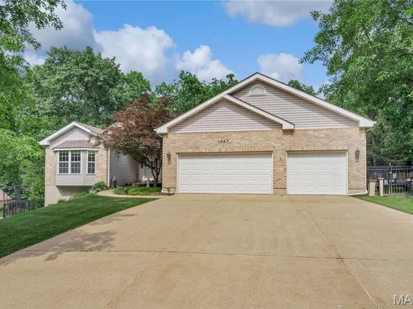 1587 Paradise Valley Dr, High Ridge, MO 63049