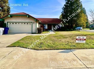971 Jasmine Ave, Clovis, CA 93611