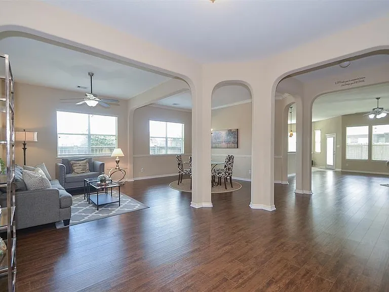4107 Elk Bluff Ln — Photo 4