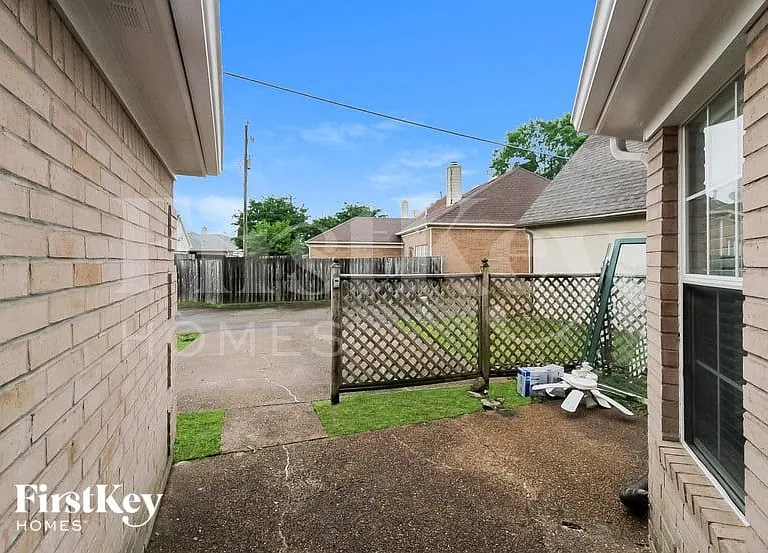 8788 Overcup Oaks Dr — Photo 14