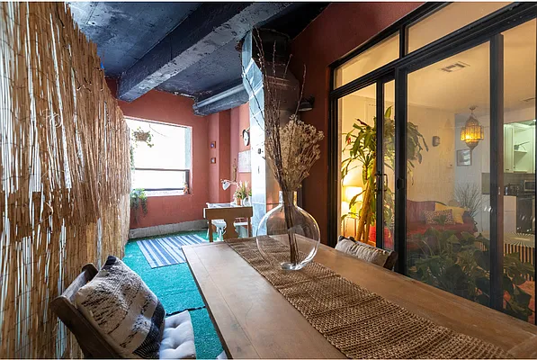 Rented by EXR | media 9