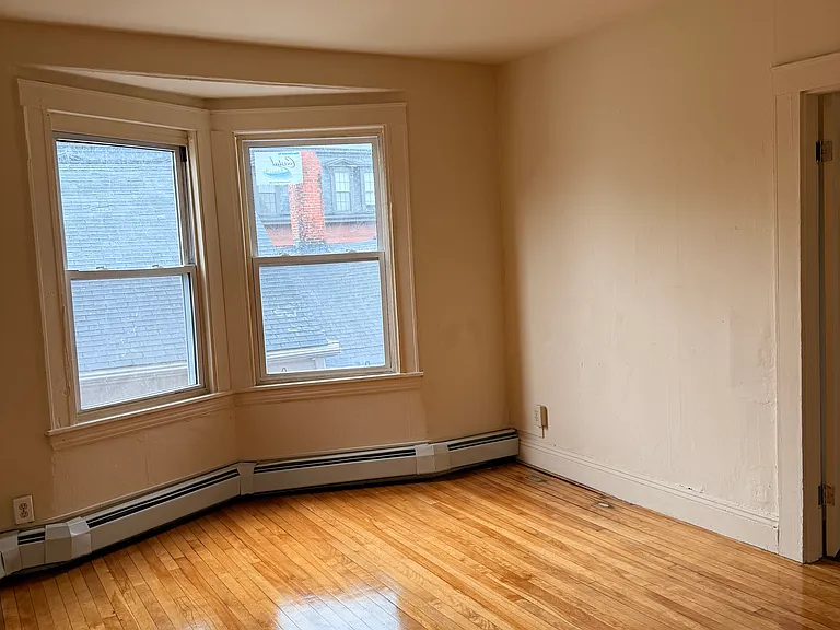 157 Winter St #8 — Photo 1